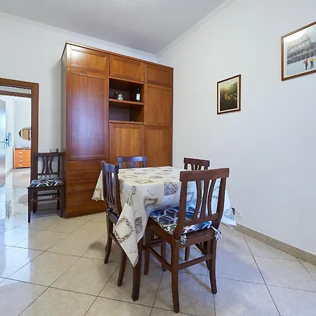 Close To The Spanish Steps, Wifi, Air Cond, 2 Bedrooms Holiday home *