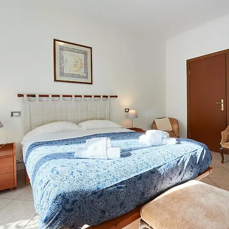 Close To The Spanish Steps, Wifi, Air Cond, 2 Bedrooms Holiday home Rome
